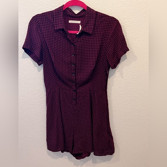 URBAN OUTFITTERS- Black & Burgundy Button Up Gingham Short Romper Sz4 - Picture 1 of 5